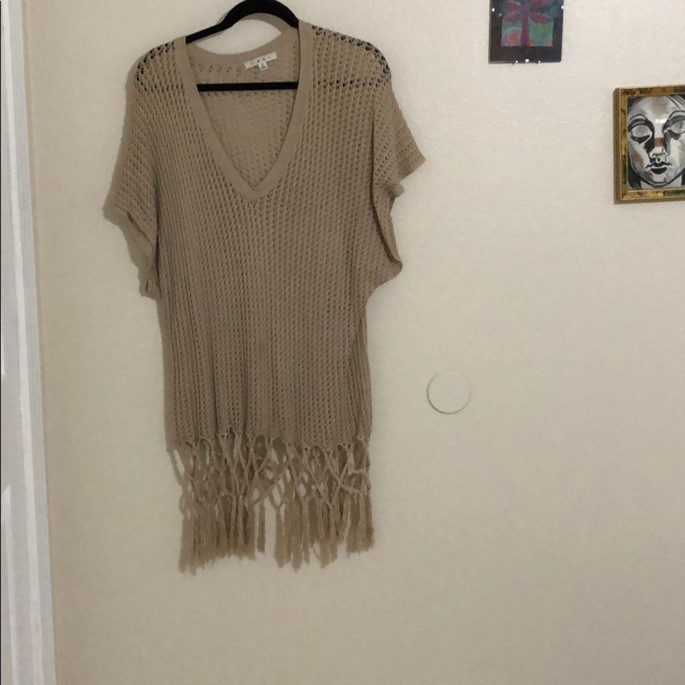 ➡️ PRICE DROP ⬅️Crochet fringe CAbi top